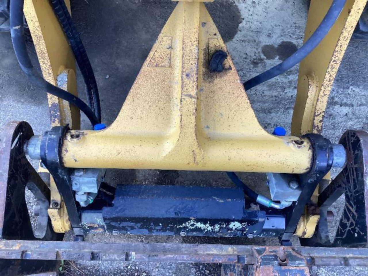 Chargeuse sur pneus CAT 908M