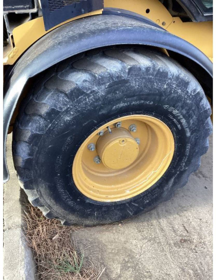 Chargeuse sur pneus CAT 908M