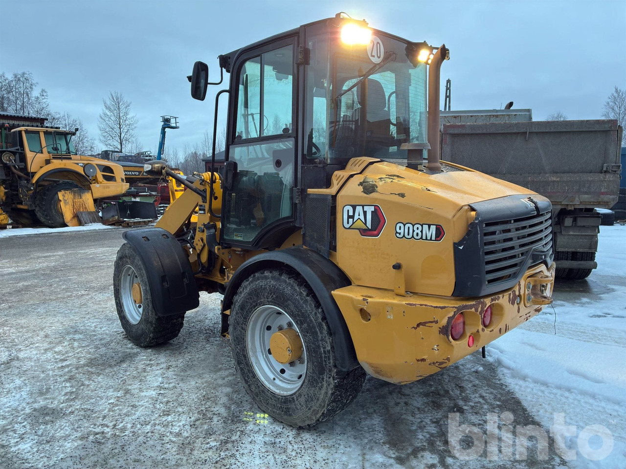 Chargeuse sur pneus CAT 908M