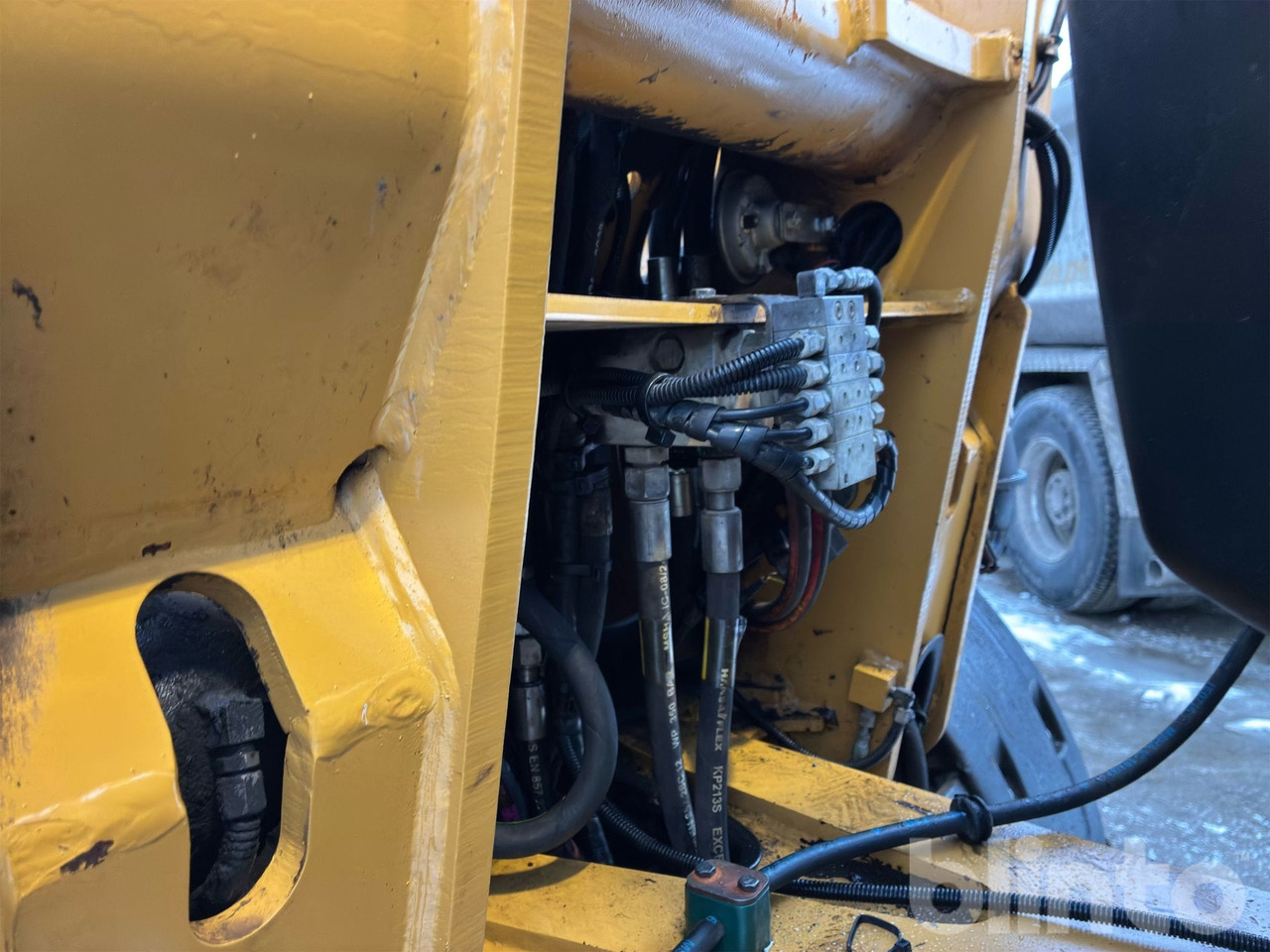 Chargeuse sur pneus CAT 908M