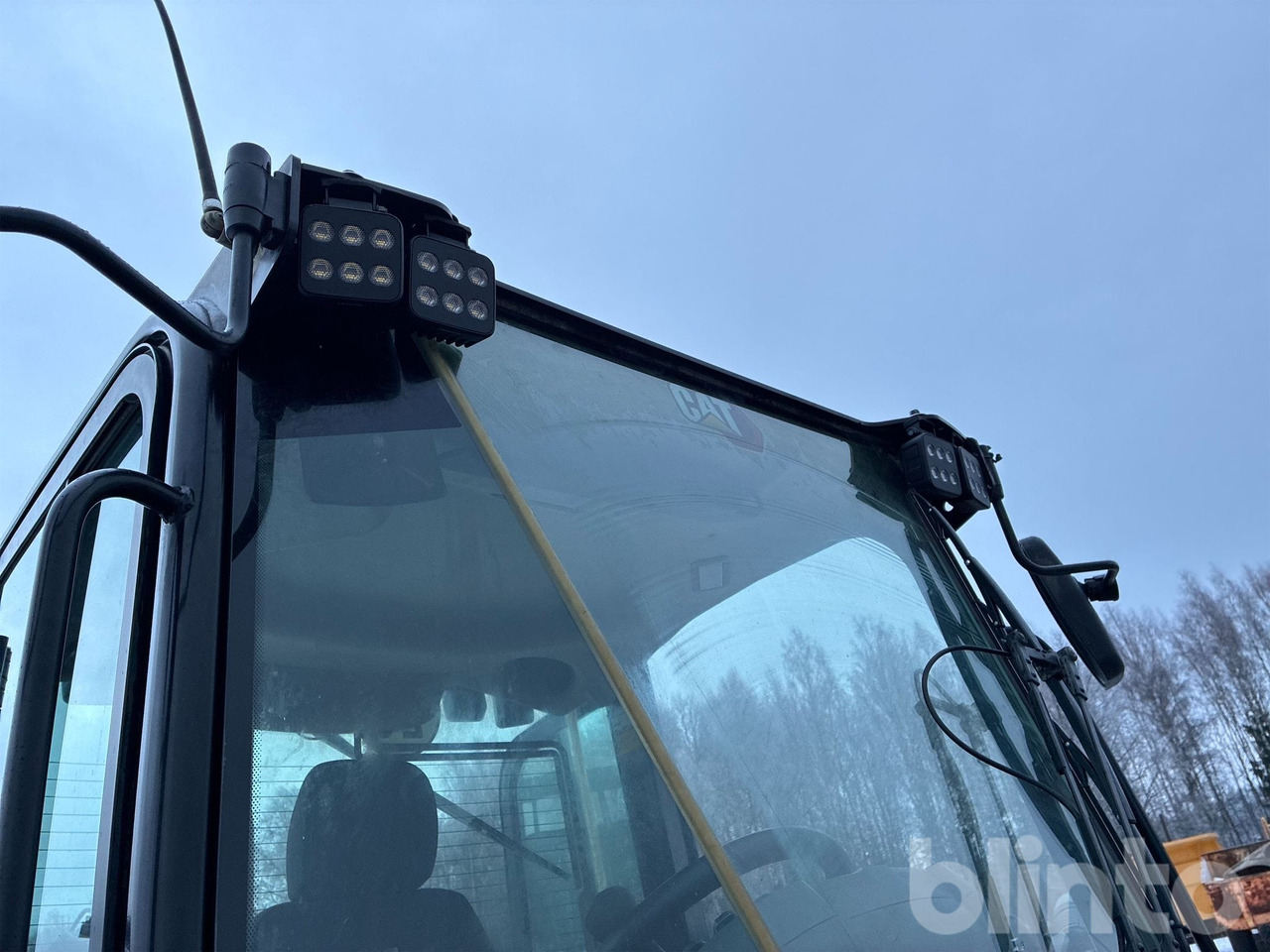 Chargeuse sur pneus CAT 908M