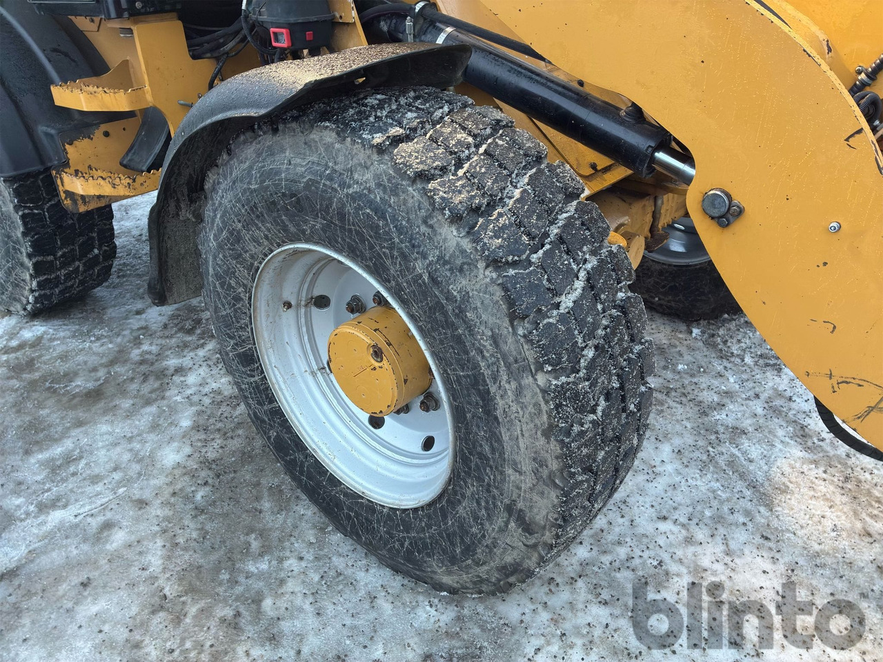 Chargeuse sur pneus CAT 908M