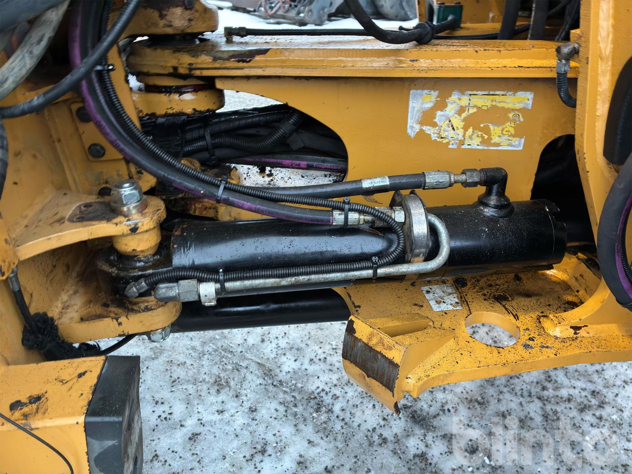 Chargeuse sur pneus CAT 908M