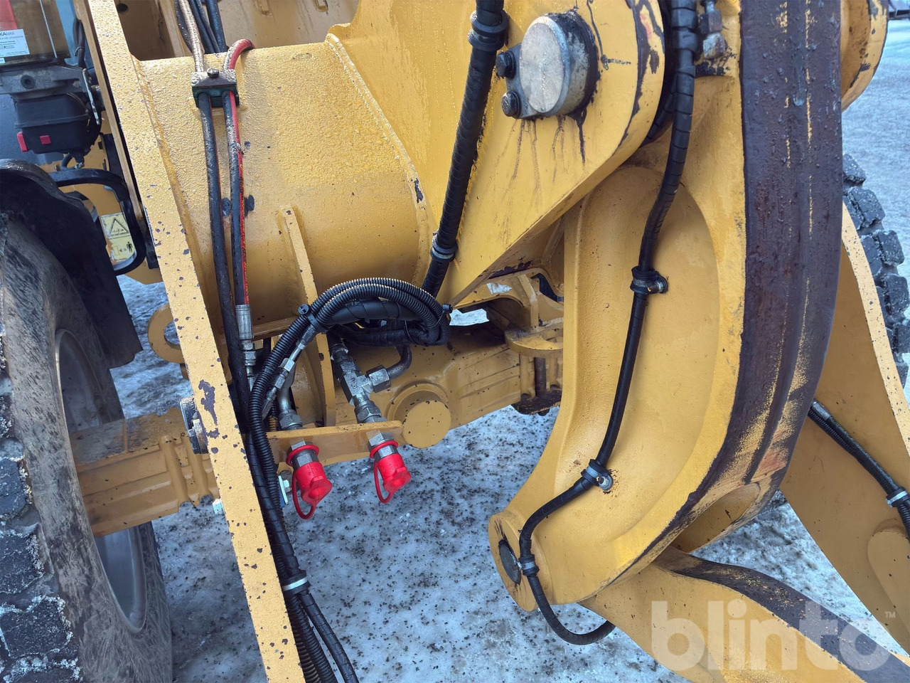 Chargeuse sur pneus CAT 908M