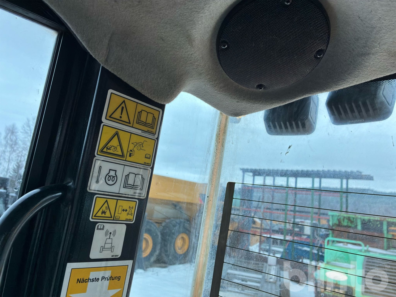 Chargeuse sur pneus CAT 908M