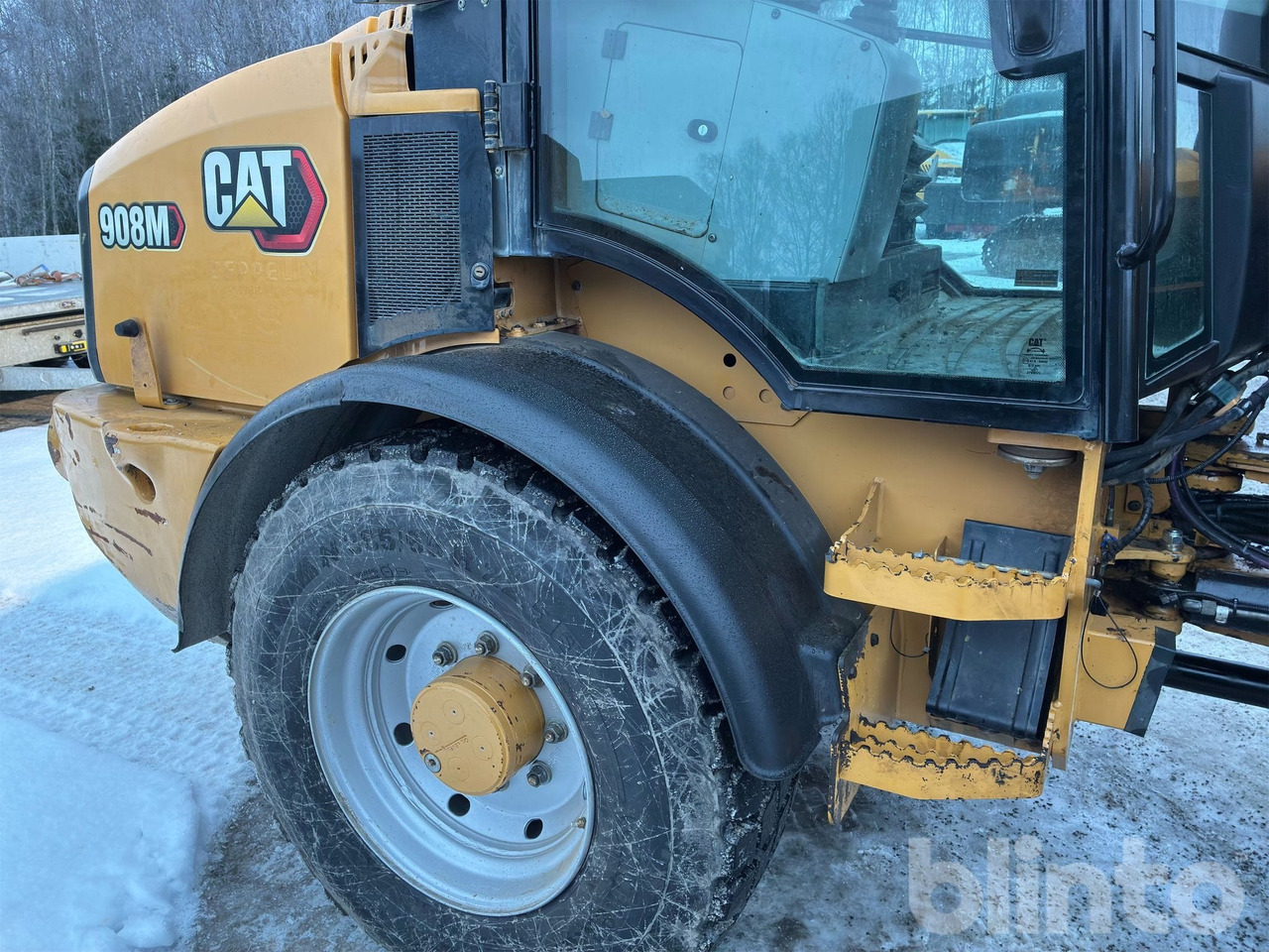 Chargeuse sur pneus CAT 908M