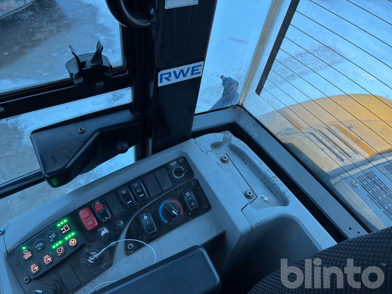 Chargeuse sur pneus CAT 908M