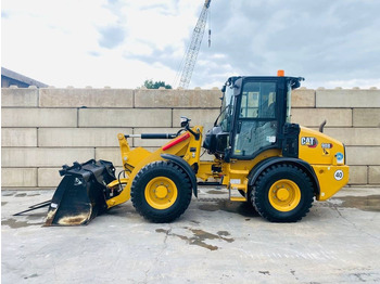 Chargeuse sur pneus CAT 908-14a 