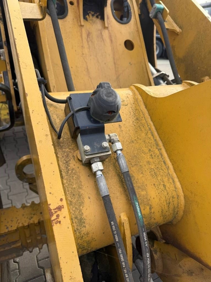 Chargeuse sur pneus CAT 908 H