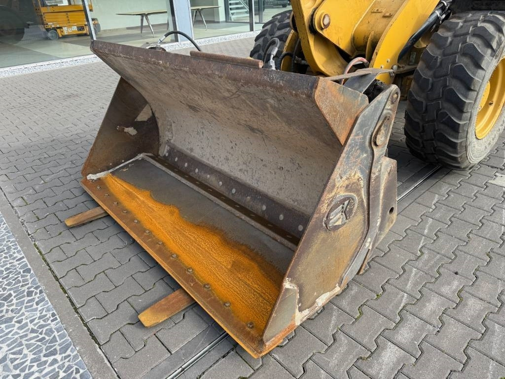 Chargeuse sur pneus CAT 908 H