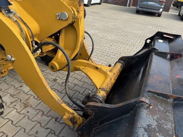 Chargeuse sur pneus CAT 908 H