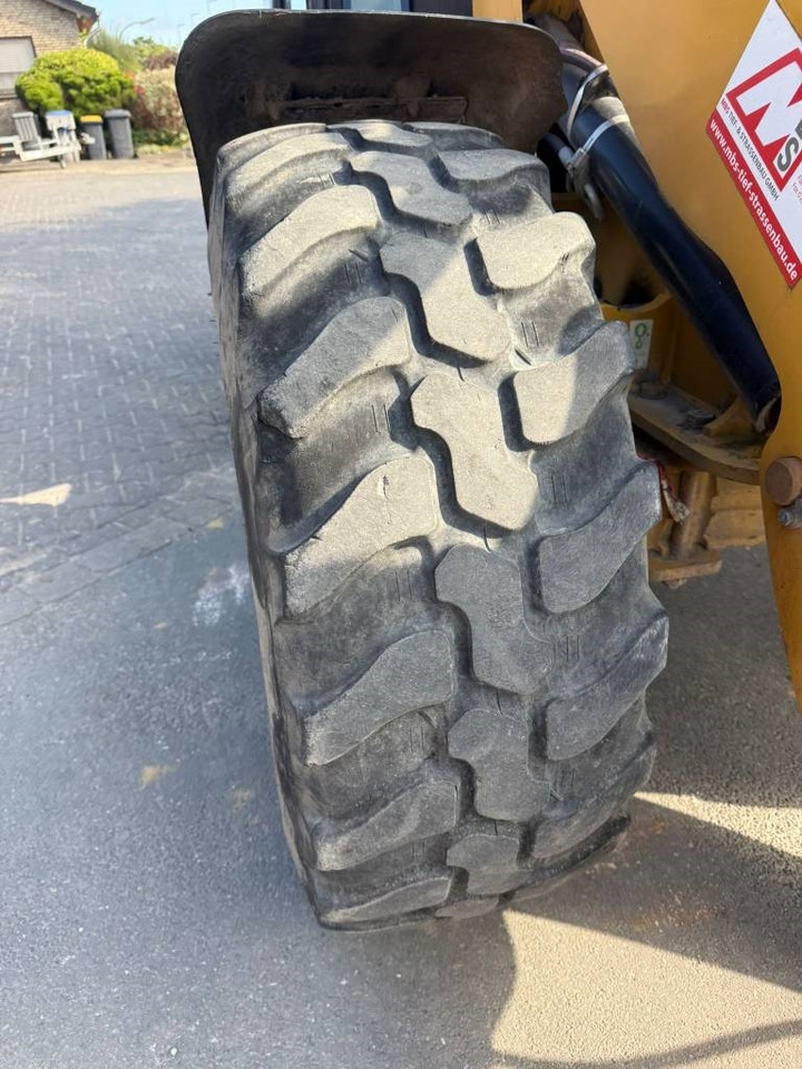 Chargeuse sur pneus CAT 908 H 2