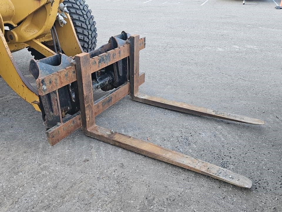 Chargeuse sur pneus CAT 908 H 2