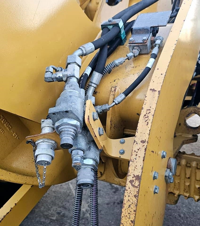 Chargeuse sur pneus CAT 908 H 2