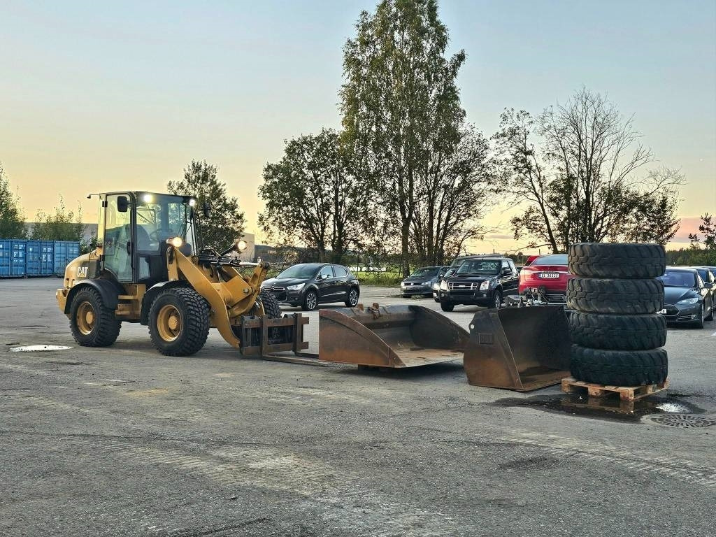 Chargeuse sur pneus CAT 908 H 2