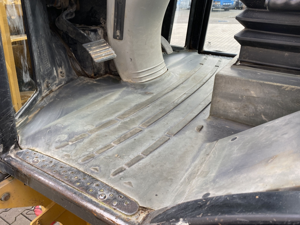 Chargeuse sur pneus CAT 908 M