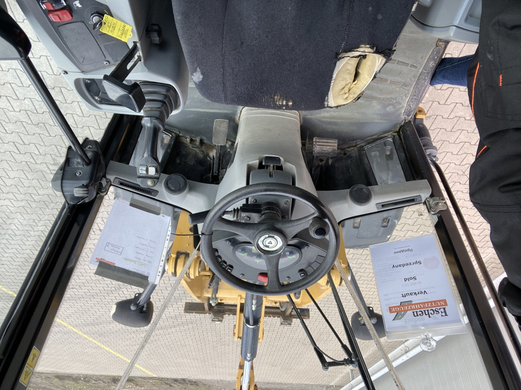 Chargeuse sur pneus CAT 908 M