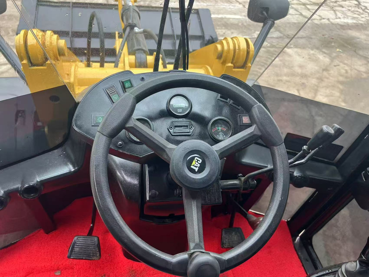 Chargeuse sur pneus CAT 910M