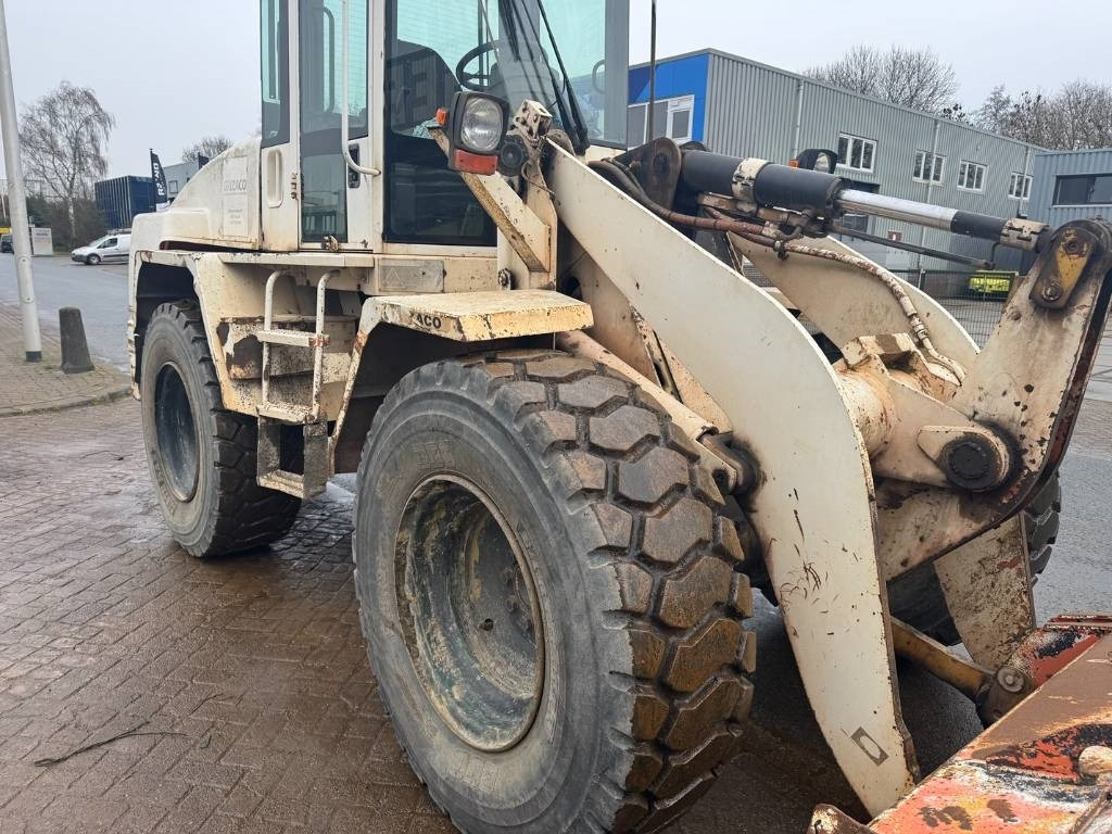 Chargeuse sur pneus CAT 914 G