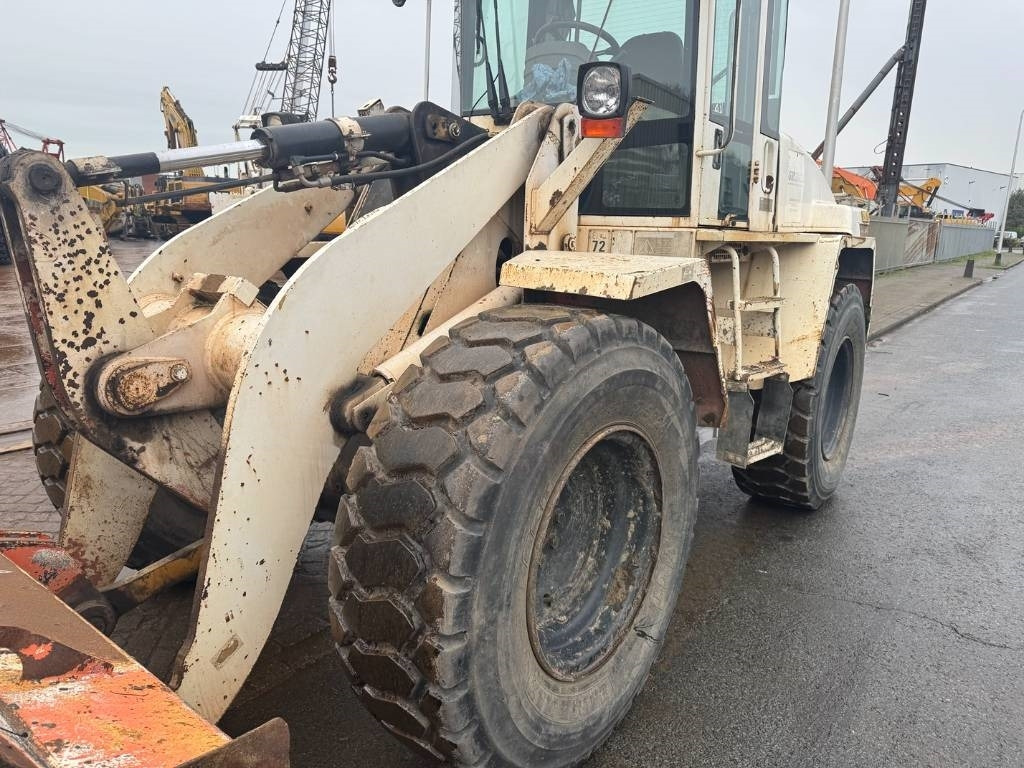 Chargeuse sur pneus CAT 914 G