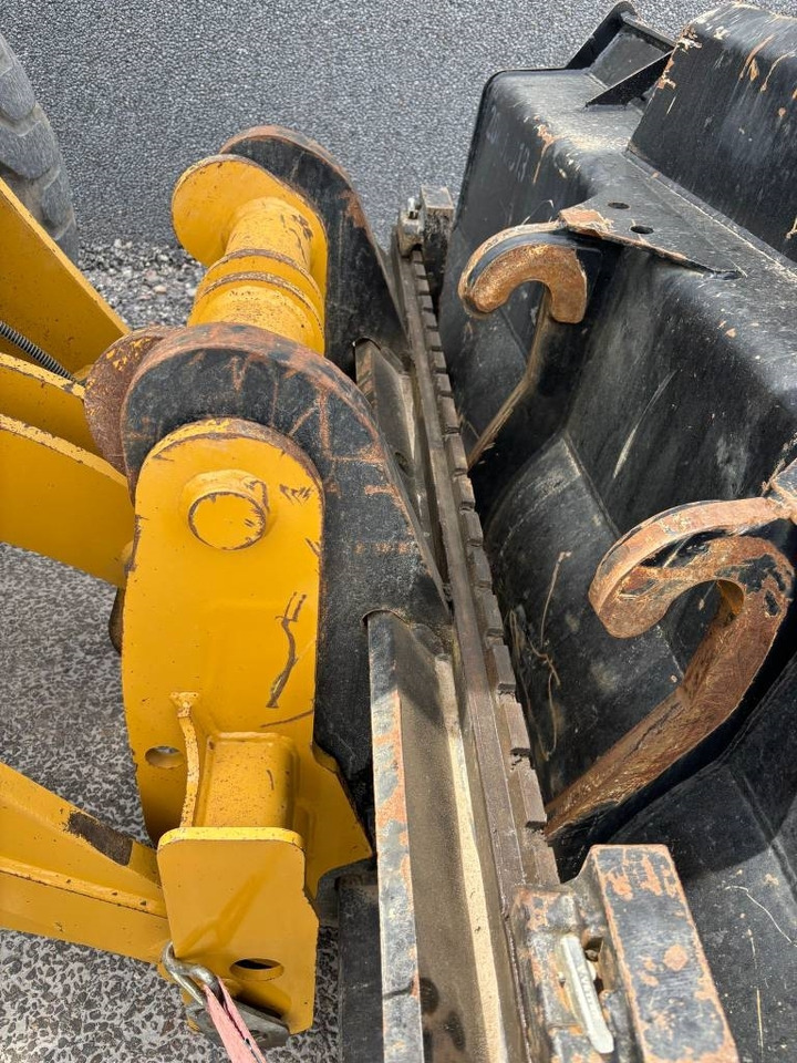 Chargeuse sur pneus CAT 918 M