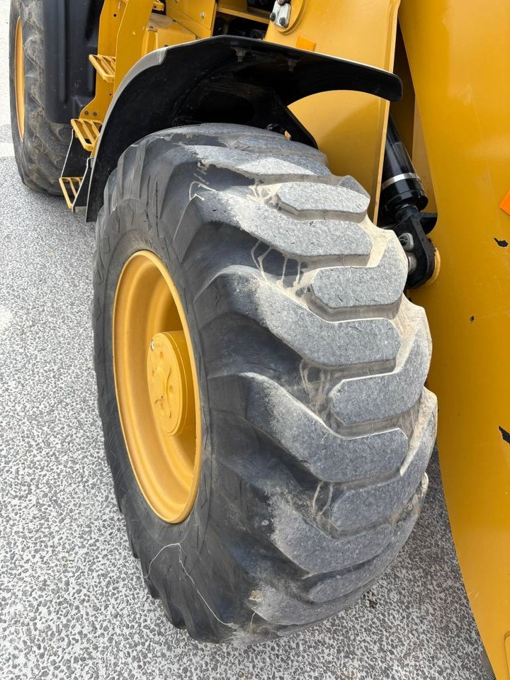 Chargeuse sur pneus CAT 918 M