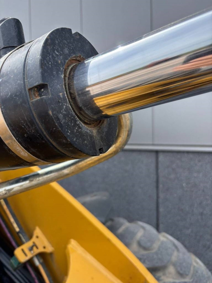 Chargeuse sur pneus CAT 918 M