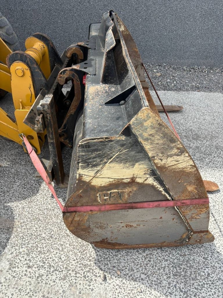 Chargeuse sur pneus CAT 918 M