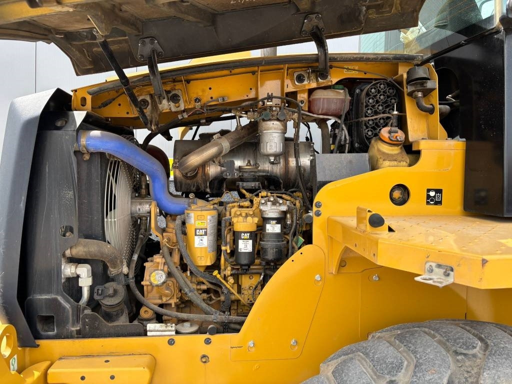 Chargeuse sur pneus CAT 918 M