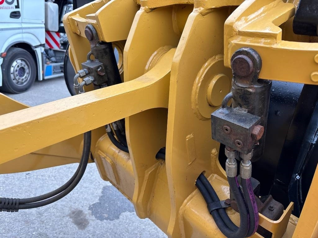 Chargeuse sur pneus CAT 926M