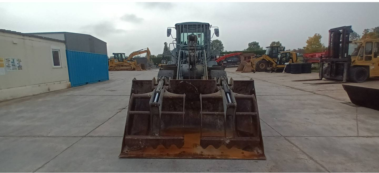 Chargeuse sur pneus CAT 930M