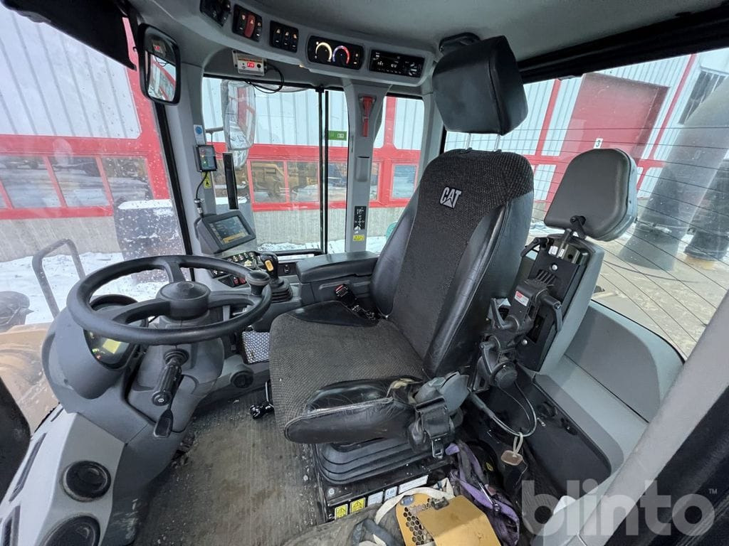 Chargeuse sur pneus CAT 938M Lång bom