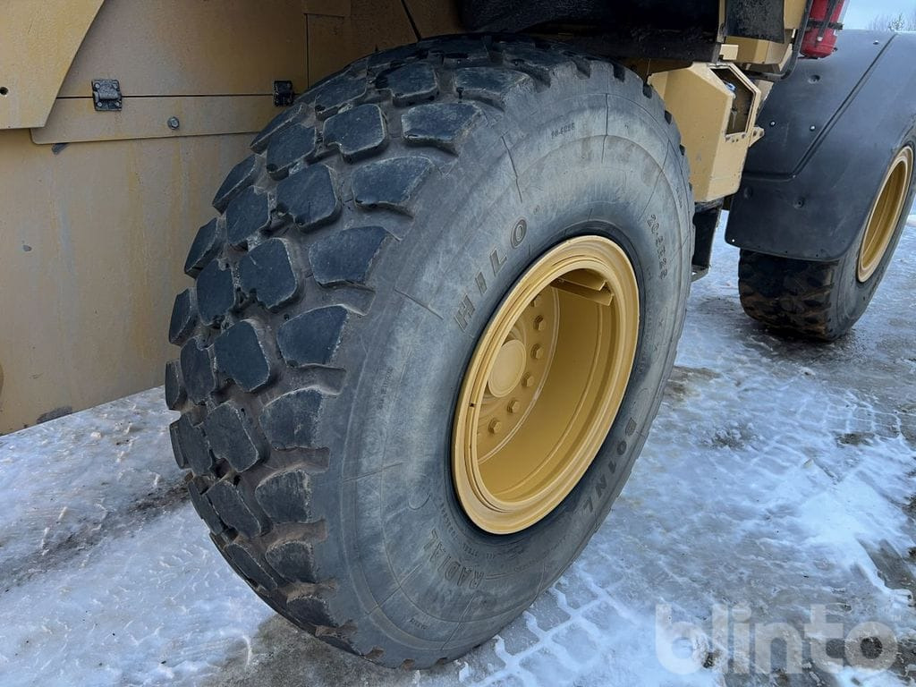 Chargeuse sur pneus CAT 938M Lång bom