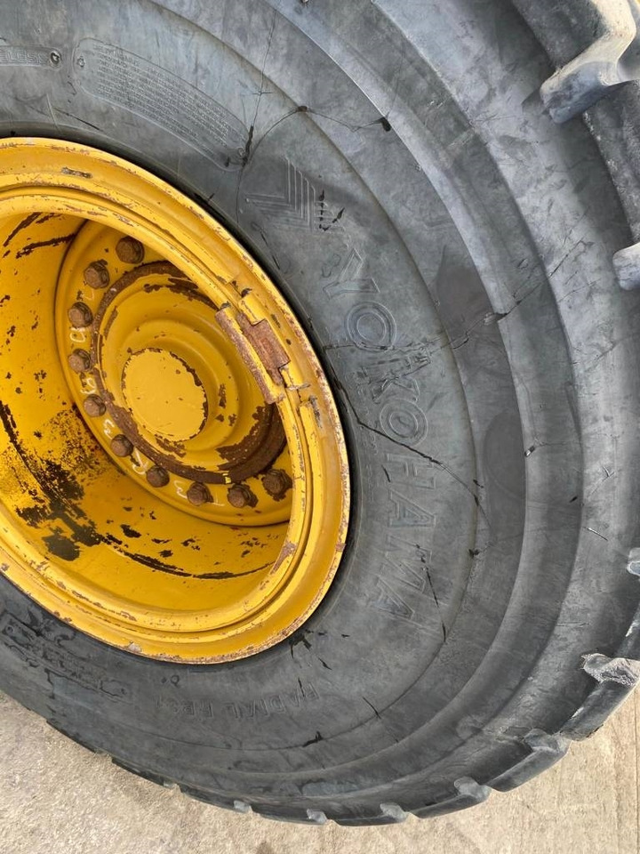 Chargeuse sur pneus CAT 938 M (Bucket + Forks)