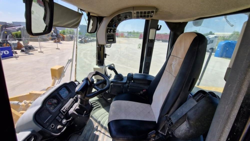 Chargeuse sur pneus CAT 962H