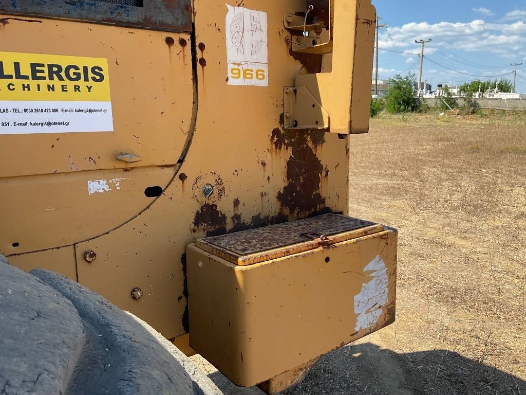 Chargeuse sur pneus CAT 966C