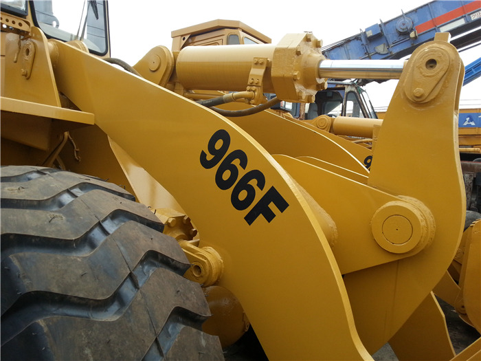 Chargeuse sur pneus CAT 966F