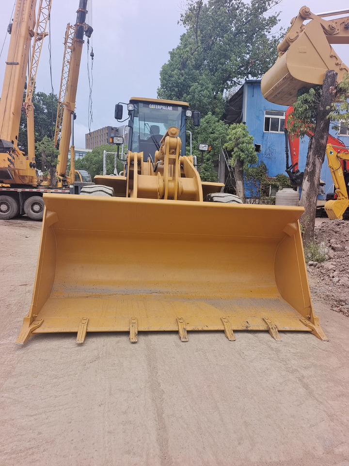 Chargeuse sur pneus CAT 966H