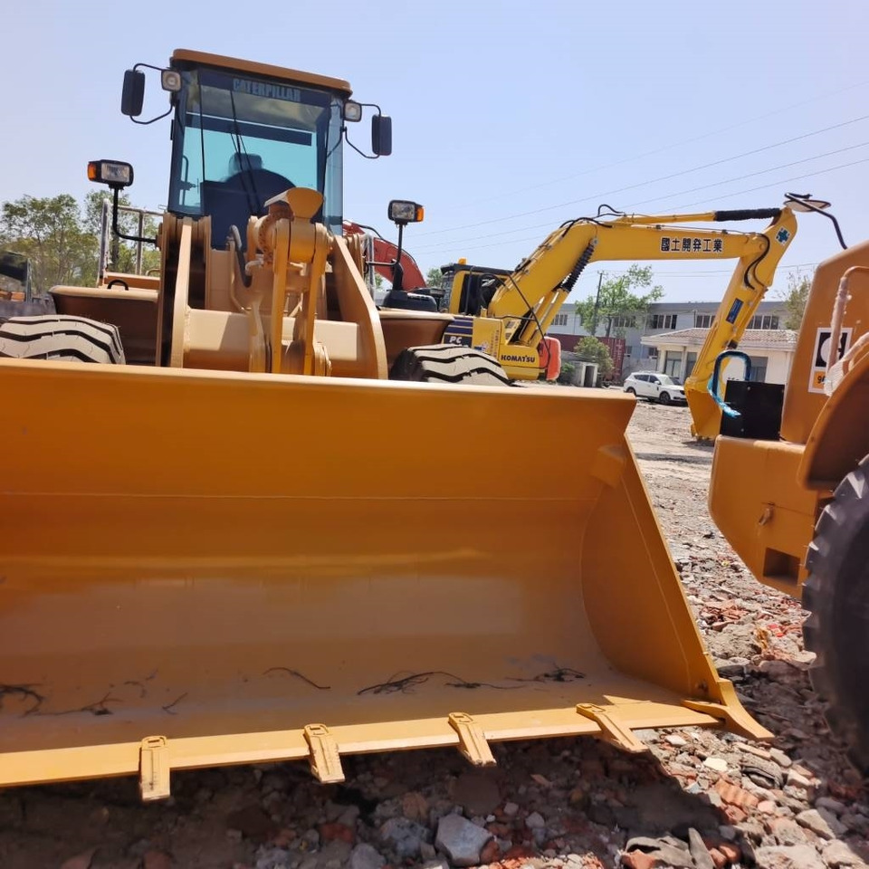 Chargeuse sur pneus CAT 966H