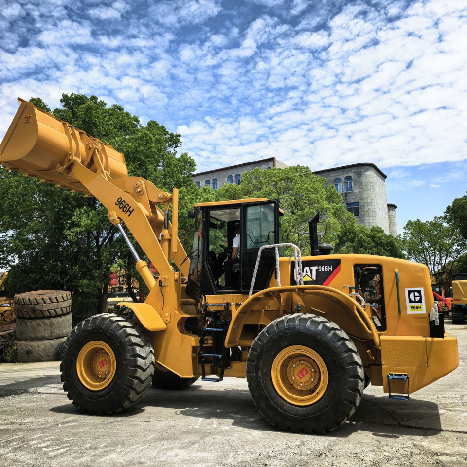 Chargeuse sur pneus CAT 966H