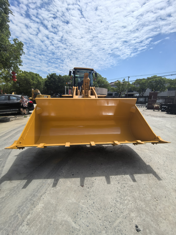 Chargeuse sur pneus CAT 966H Loader