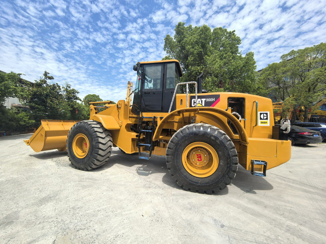 Chargeuse sur pneus CAT 966H Loader