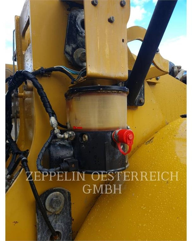 Chargeuse sur pneus CAT 966K