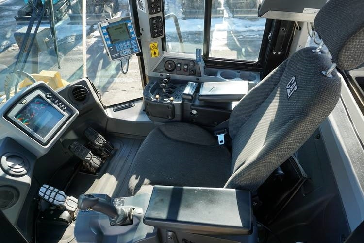 Chargeuse sur pneus CAT 966K