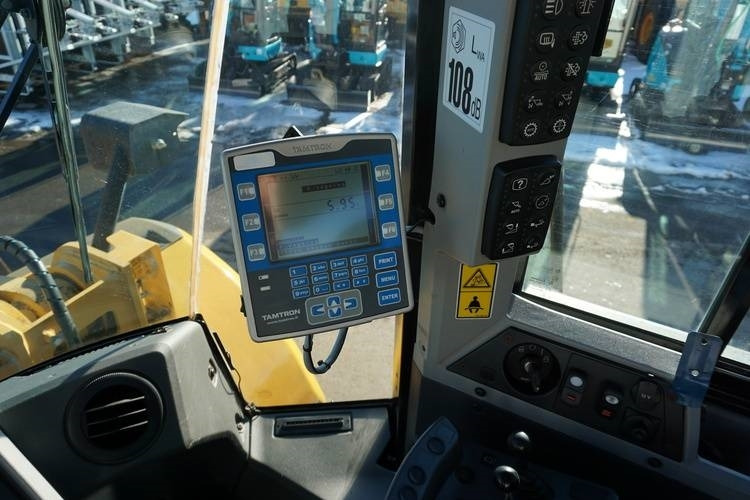 Chargeuse sur pneus CAT 966K