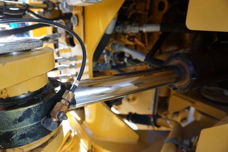 Chargeuse sur pneus CAT 966K