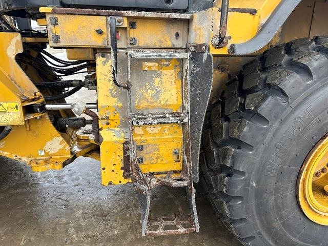 Chargeuse sur pneus CAT 966M