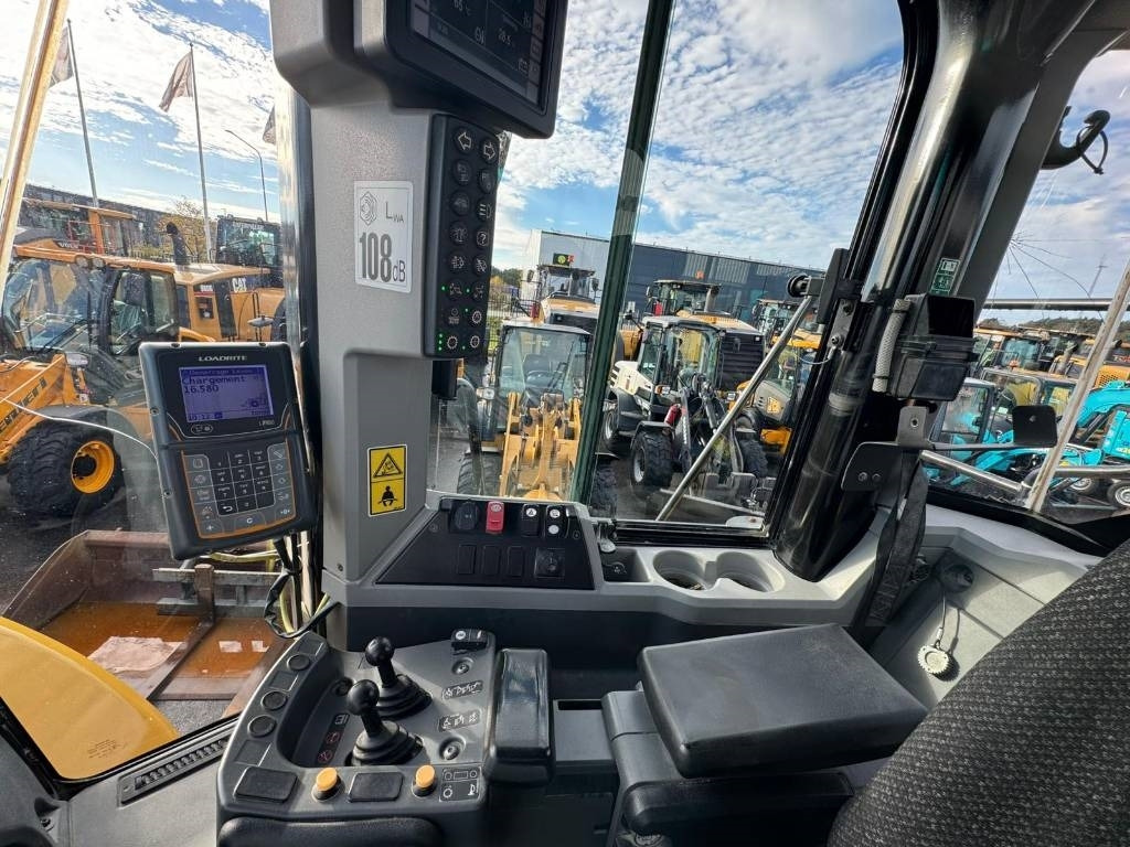 Chargeuse sur pneus CAT 966M