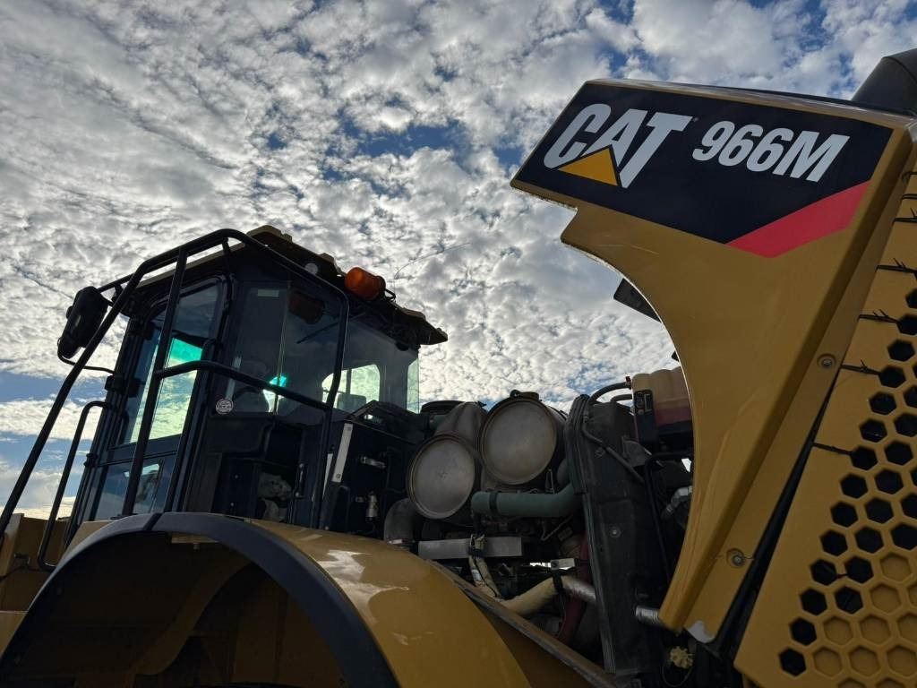 Chargeuse sur pneus CAT 966M
