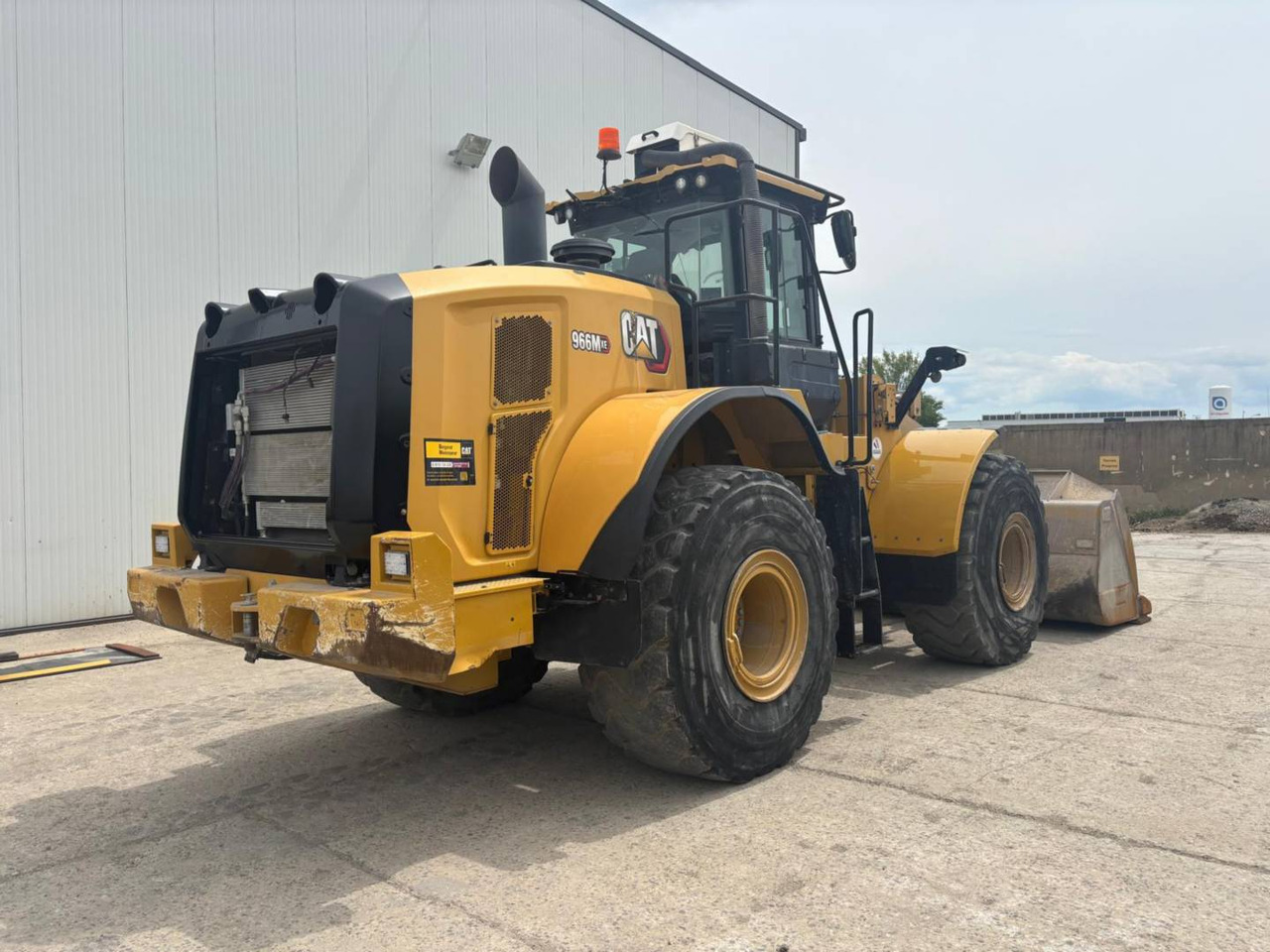 Chargeuse sur pneus CAT 966M XE